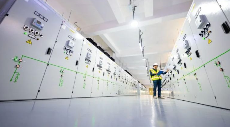 بزرگترین مزرعه 24 ساعته خورشیدی جهان در امارات